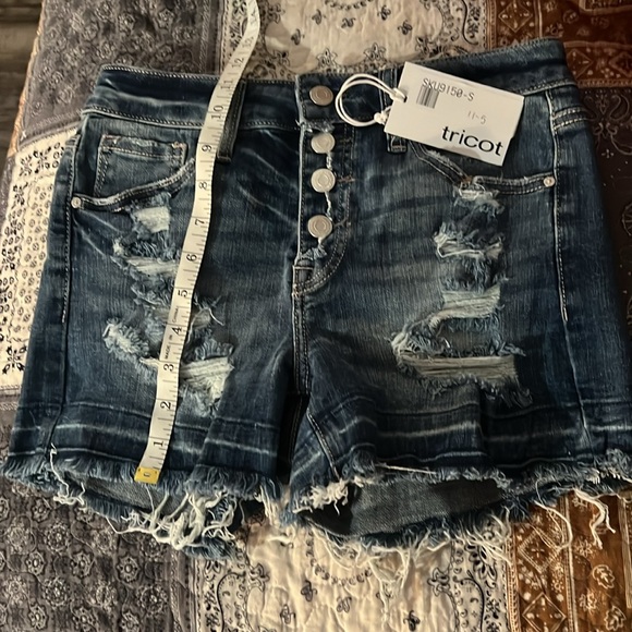 Distressed denim shorts - Picture 6 of 10